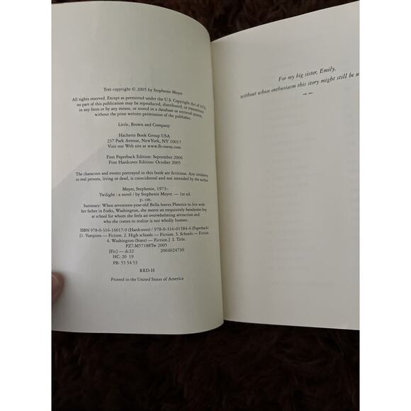 Lot of 2 Twilight Books Twilight and New Moon by Stephenie Meyer Softcover - Picture 10 of 12